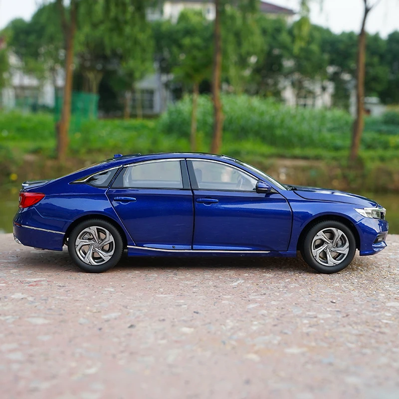 Exquisite gift 1:18 Guangqi Honda Tenth Generation Accord simulation metal car model,advanced alloy model car,free shipping