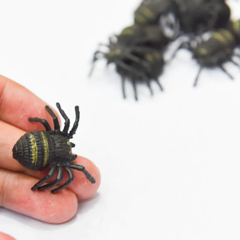 100 шт Пластиковые поддельные паук розыгрыши Реалистичная бутафория для