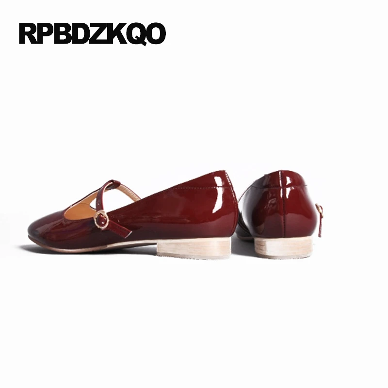 Ретро круглый носок неглубокие лакированные кожаные красное вино 2021 на плоской