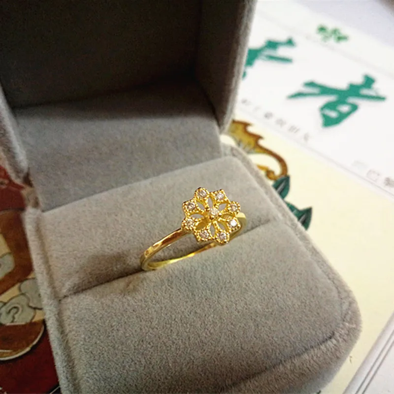 Женское Обручальное кольцо с фианитом золотистого цвета | Украшения и аксессуары