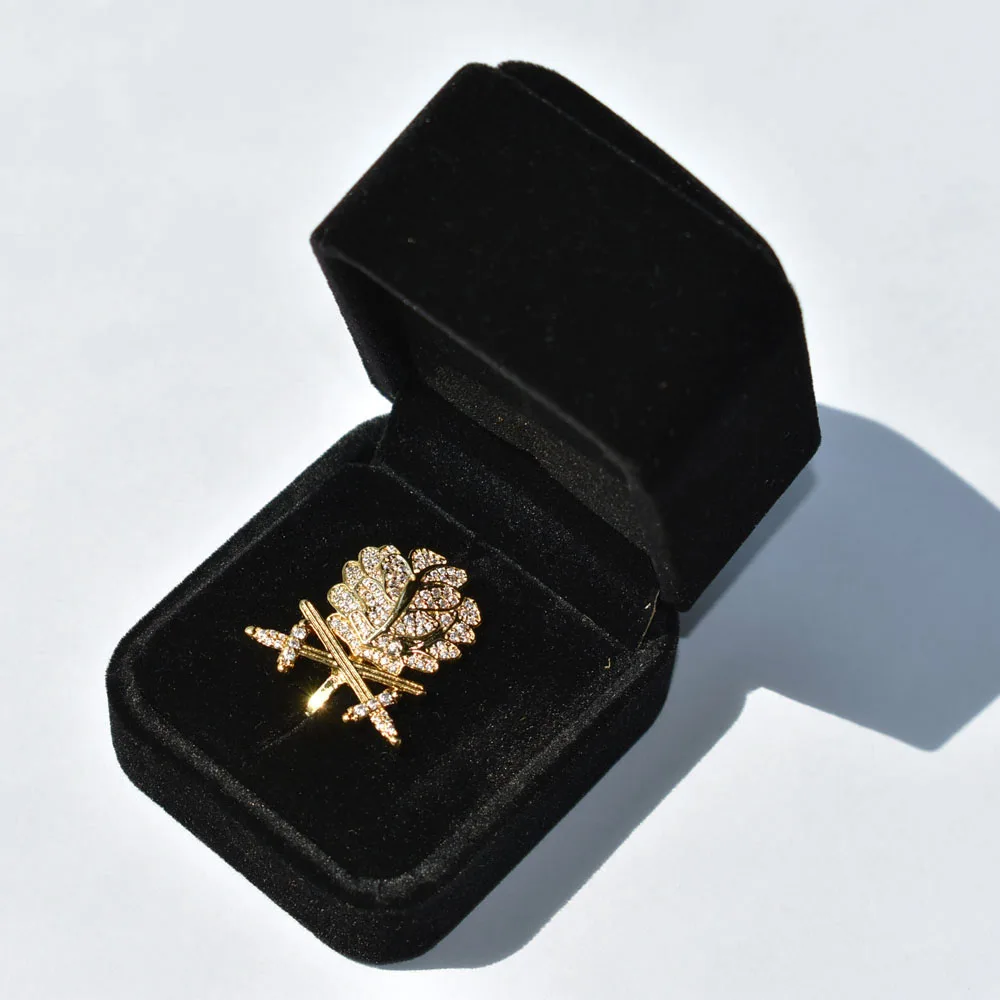 Немецкие дубовые мечи времен Второй мировой войны с бриллиантами Железный крест