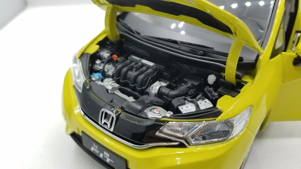 1:18 литая под давлением модель для Honda Fit Jazz GK5 желтый хэтчбек игрушечный автомобиль миниатюрная Коллекция подарков