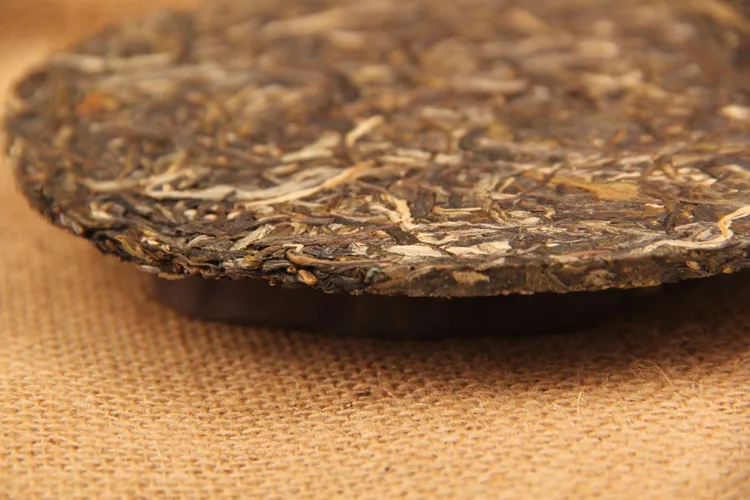 2015 Menghai Ранней весной Древнее дерево Индия Летать пирог Пуэр Китайский чай Пу Эр