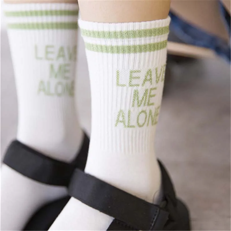 Женские хлопковые носки [COSPLACOOL] золотистые серебристые с надписью Leacve Me Alone