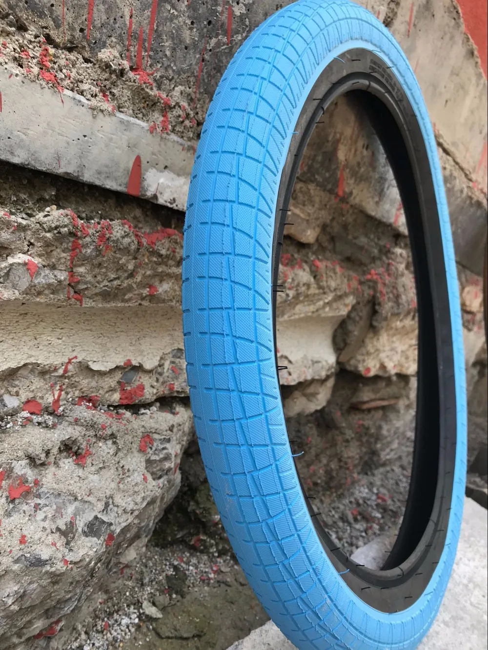 Innova bmx шины 20X2,3 синий хорошая цена(одна пара