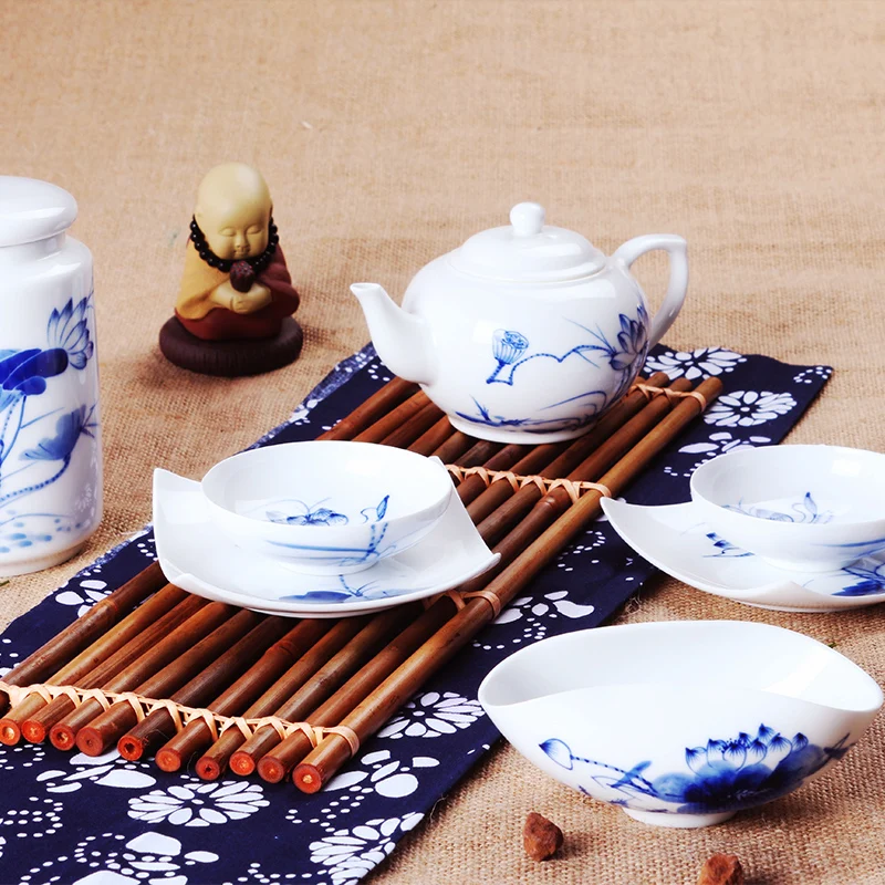

Jingdezhen Lotus Painted Chahe Tea Load Piattino Blue and White Ceramic Porcelain Kung Fu Tea Accessories Cha He