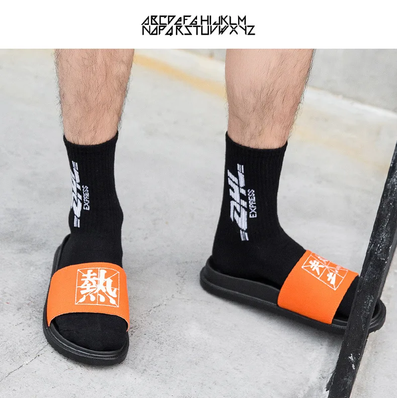 Zapatos de hombre; пляжные шлепанцы; мужские шлепанцы; Новинка; парные тапочки; уличные домашние Банные Тапочки
