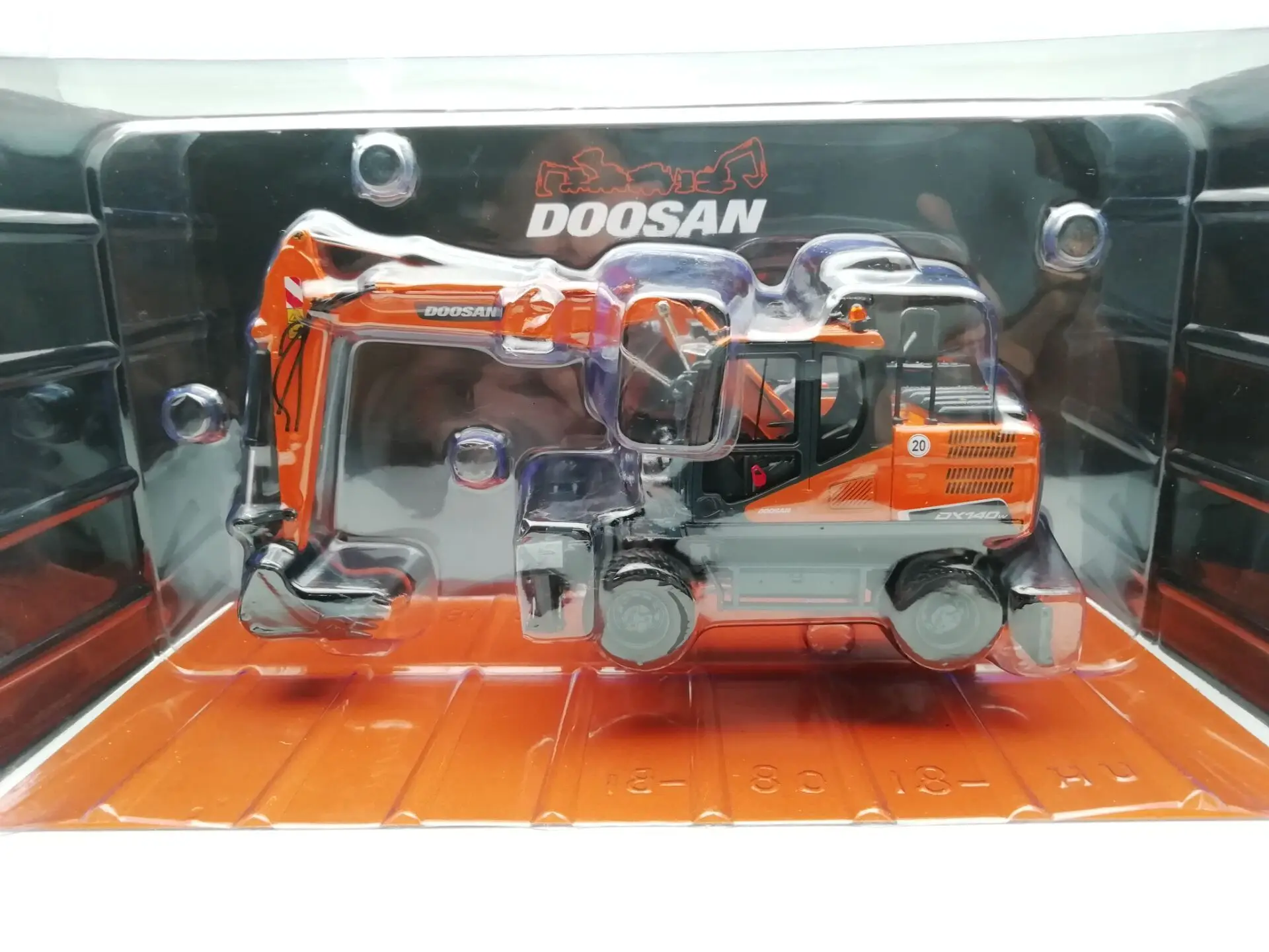 UH 8108 1:50 Doosan DX140W экскаватор тракторы сплав модель автомобиля литья под давлением игрушки для детей Детские игрушки