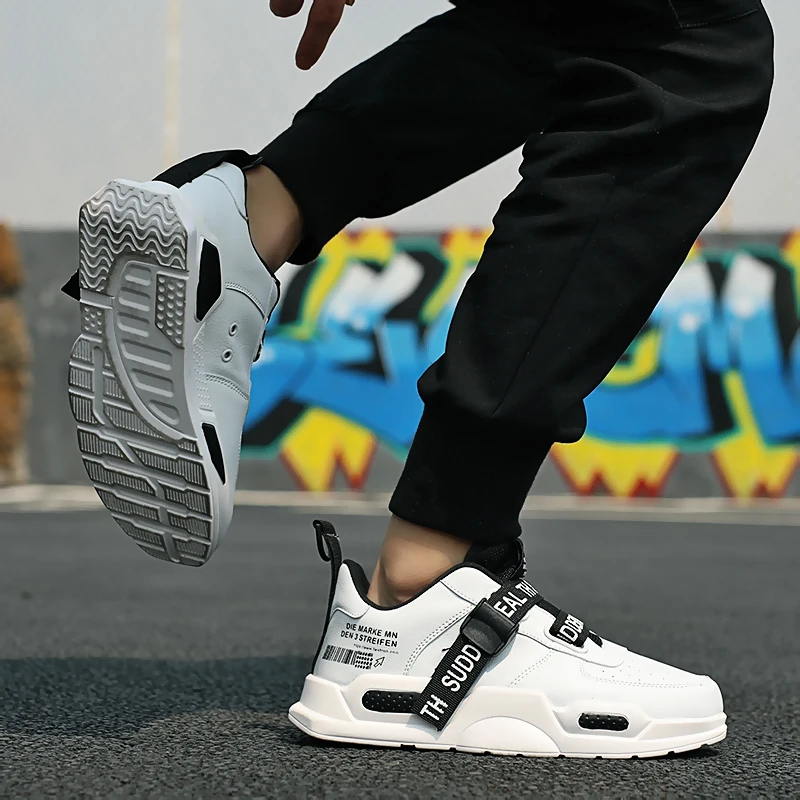 

Outdoor men's sneakers Wild fashion Skateboarding Shoes Casual English alphabet design Comfortable fabrics New trend