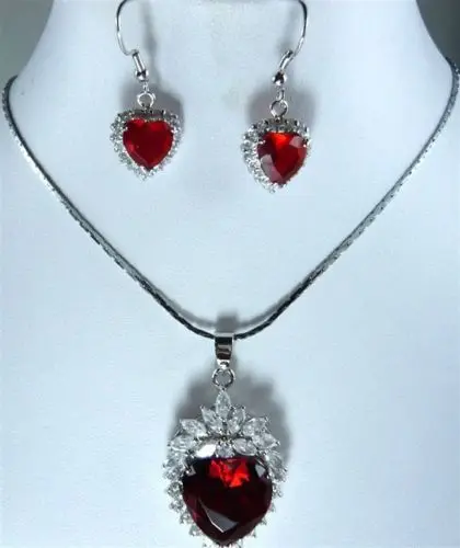 

Beautiful Jewelry set-red cubic zirconia heart earrings and. pendant