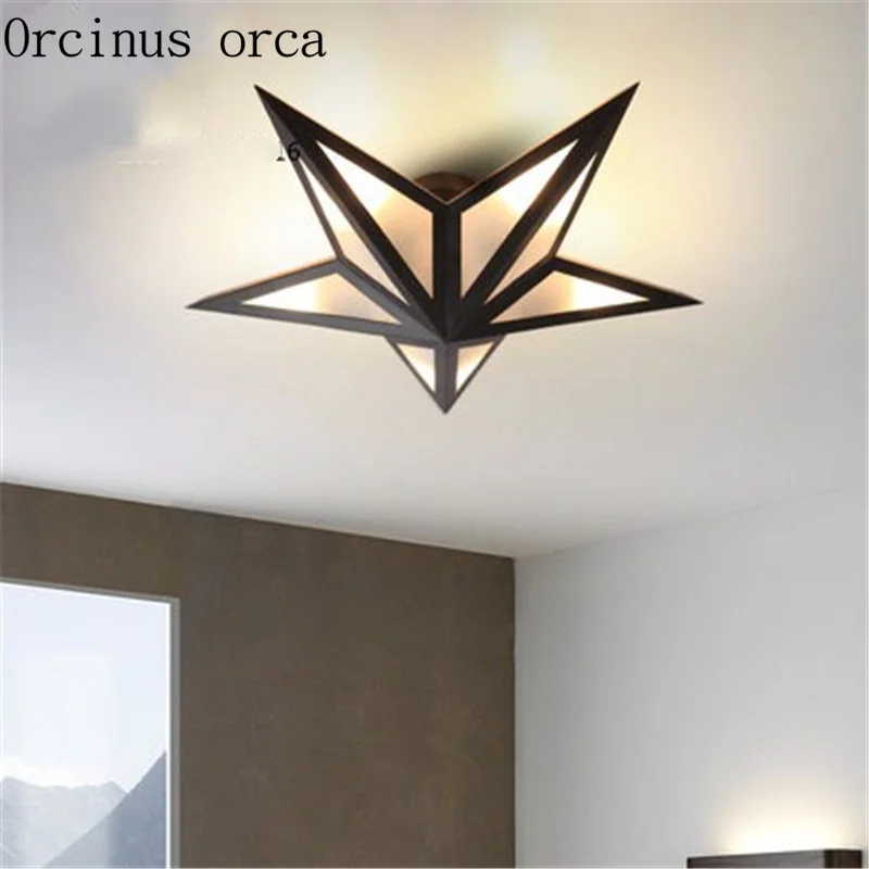 Минималистичная потолочная лампа в скандинавском стиле с пентаграммой гостиной