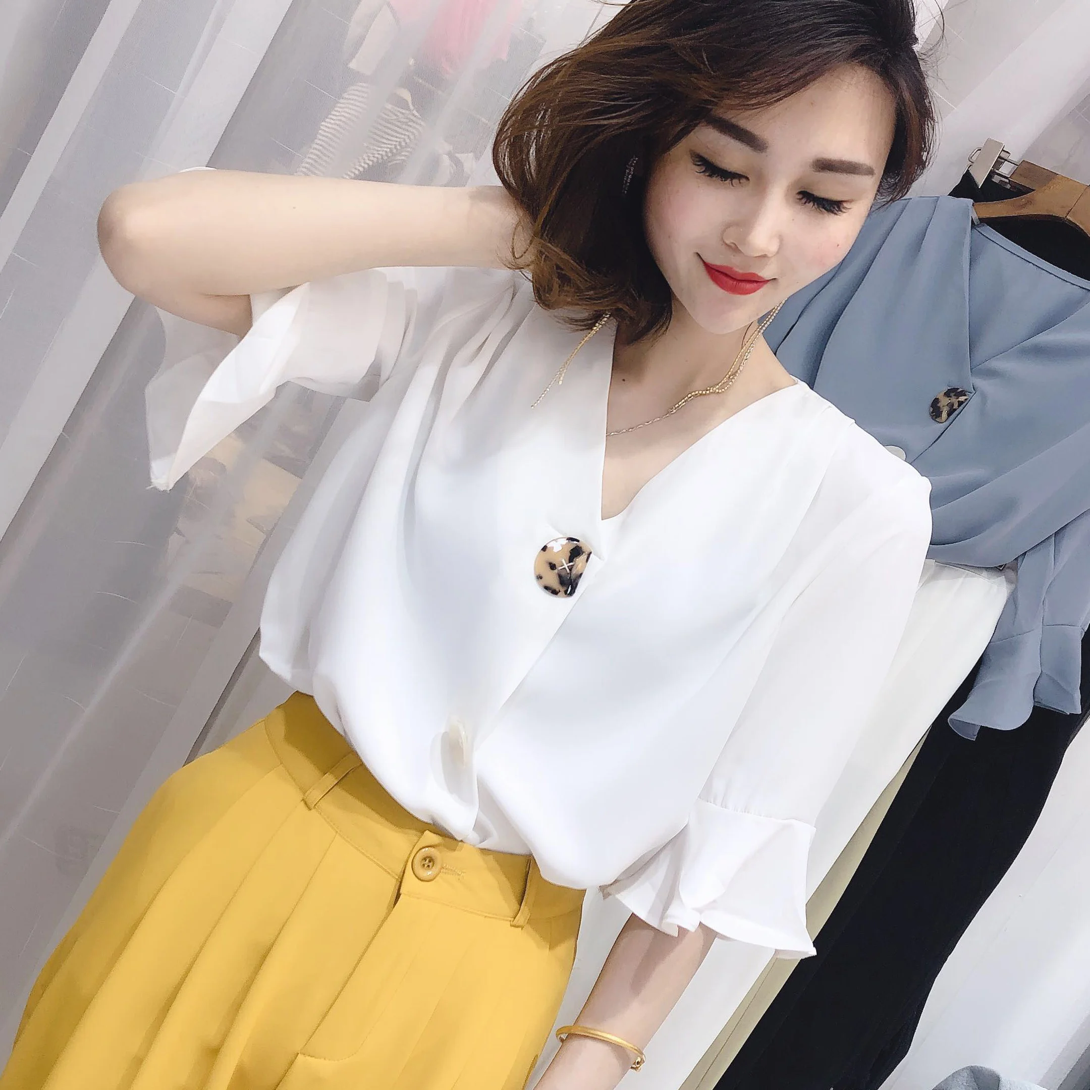 Женская шифоновая блузка с оборками желтая красная белая коротким рукавом и V