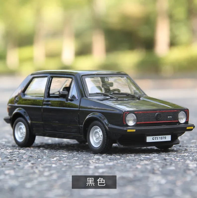 1:24 Volkswagen Golf R32 модель автомобиля из сплава Игрушечная модель автомобиля для украшения подарка