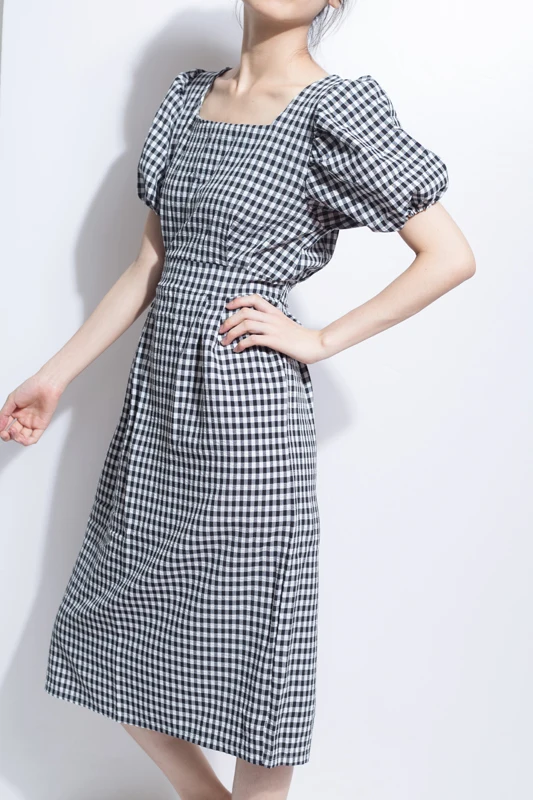 Платье PERHAPS U женское средней длины с короткими рукавами-фонариками свободное