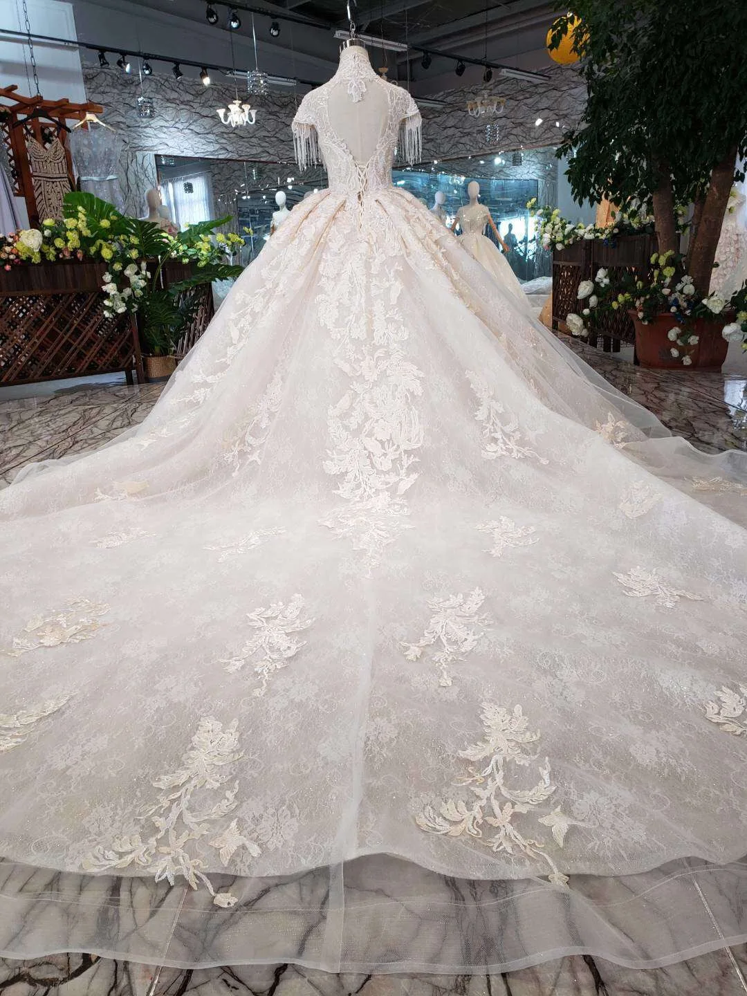 

High Neck Muslim Luxurious Wedding Dress Beads Lace Crystals Tassel 2019 New Design High End Arabic Styles Bridal Dresses