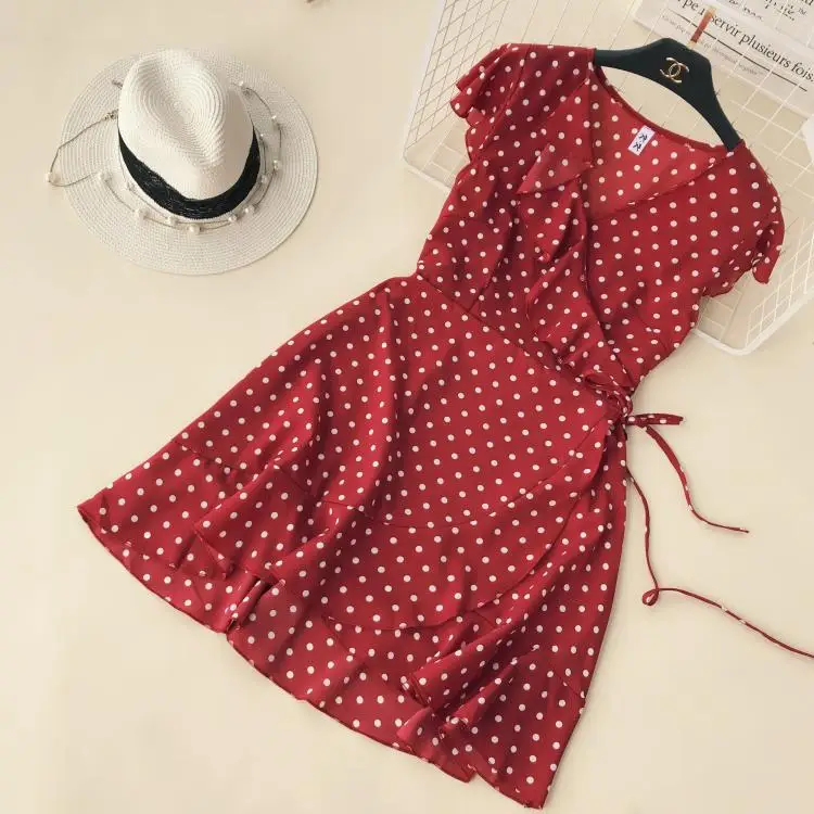 Женское шифоновое платье в горошек со шнуровкой и v-образным вырезом на лето |