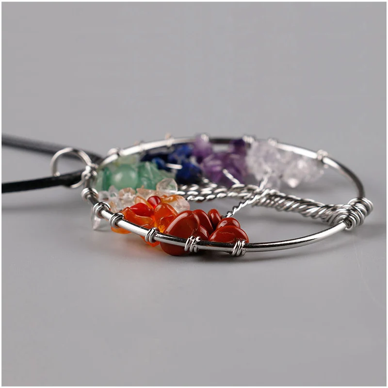 Женское колье из натурального радужного камня кварца с подвеской разноцветного