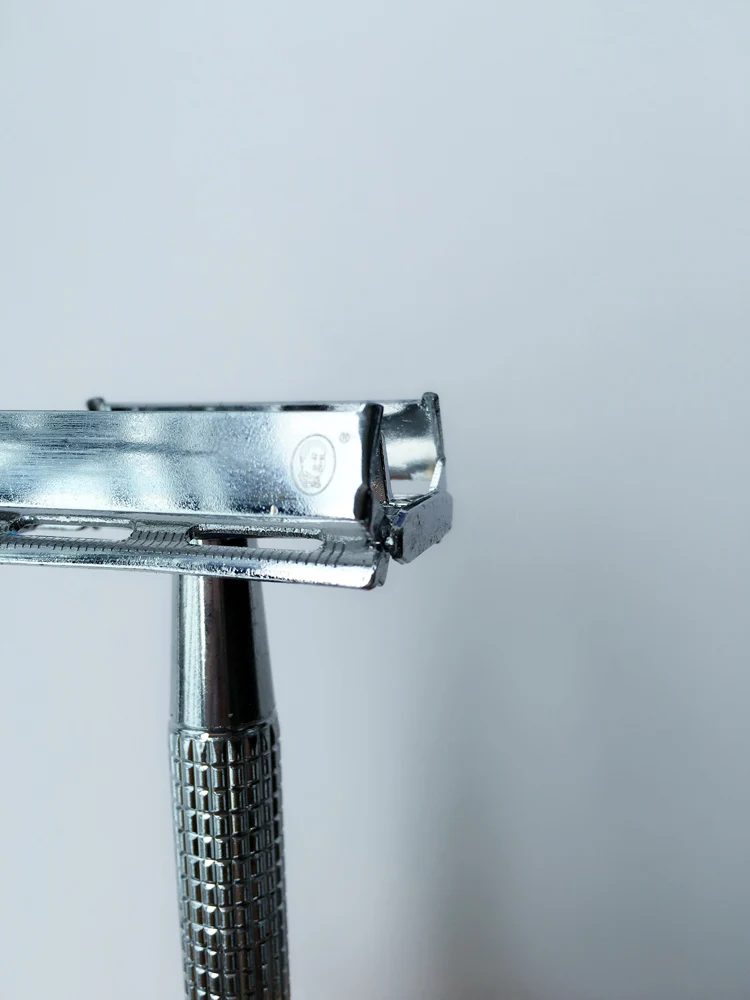 Безопасная бритва из хромированного сплава высшего качества с упаковкой