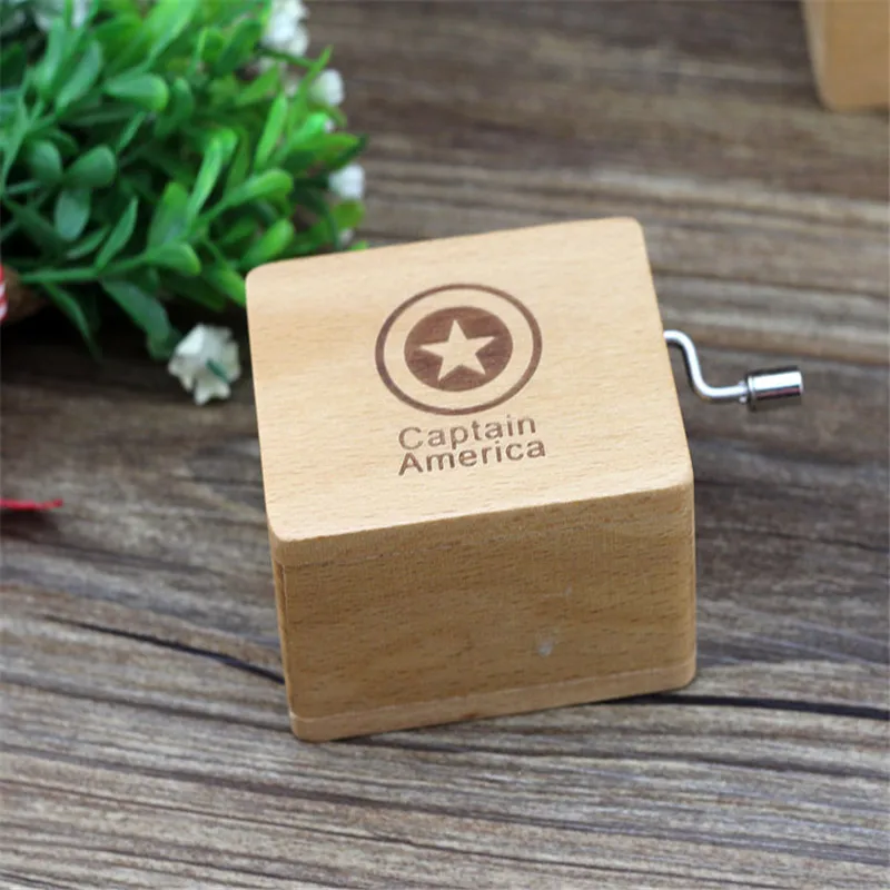 Деревянная музыкальная шкатулка с ручками и изображением Капитана Америки