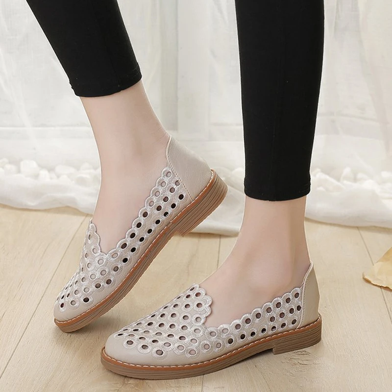 Женская обувь на плоской подошве из искусственной кожи лоферы с вырезами