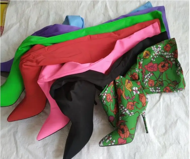 Сапоги чулки женские атласные облегающие ботфорты заостренный носок цветочный