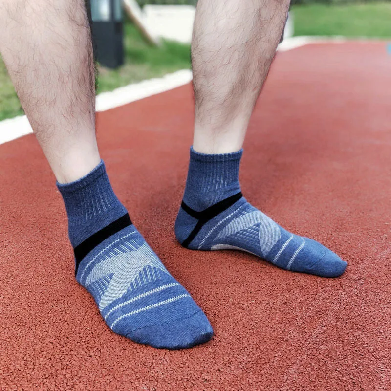 Moda Socmark Hot Sale Men Outdoor Sports Elite Basketball Socks Men Cycling Socks Compression Socks Cotton Bottom Men's socks