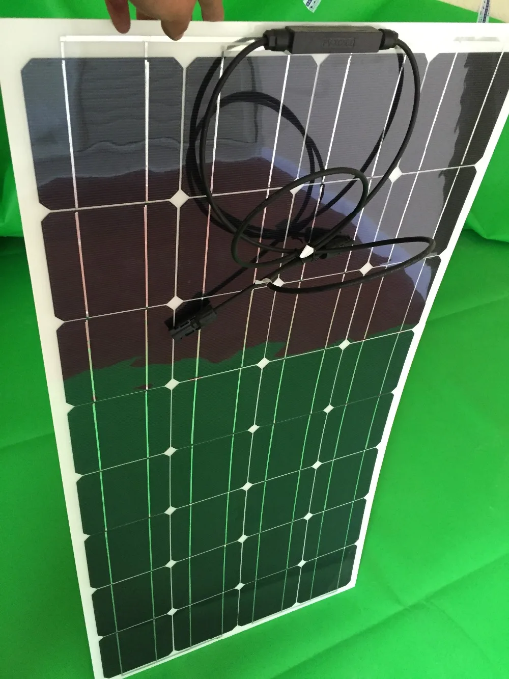 

China 's Shandong new energy 100W 12V semi - flexible solar panels