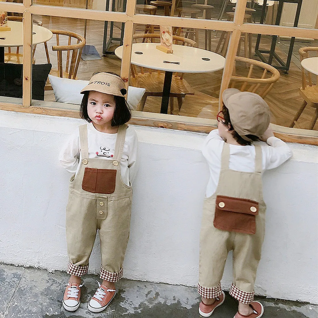 Весенние хлопковые цветные комбинезоны с большими карманами для маленьких