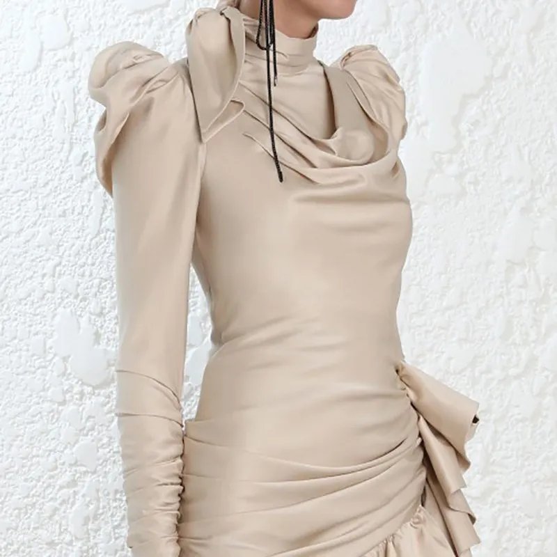 Новое поступление бежевое асимметричное вечернее мини-платье с оборками модное