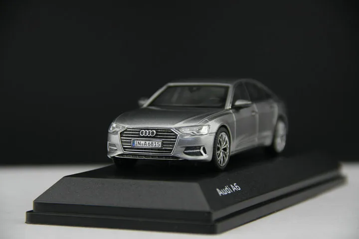 Классическая модель литья под давлением игрушечная 1:43 оригинальные весы Audi A6