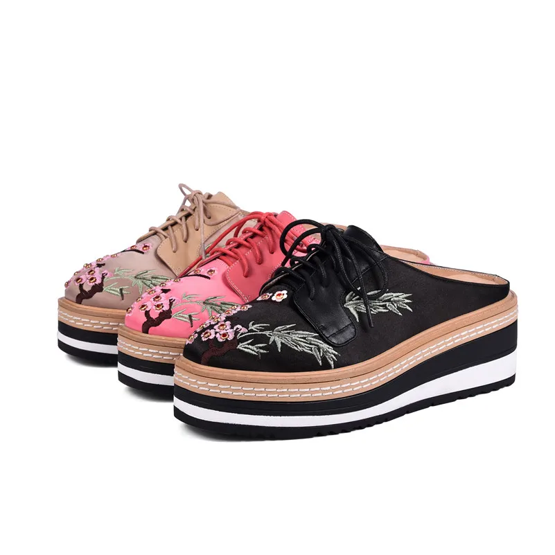 Женские туфли-оксфорды FEDONAS на платформе из натуральной кожи и ткани с вышивкой |