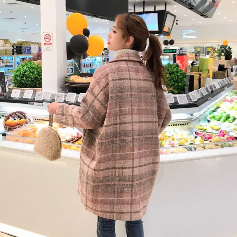 Женское шерстяное пальто свободное утепленное длинное в клетку на осень и зиму |
