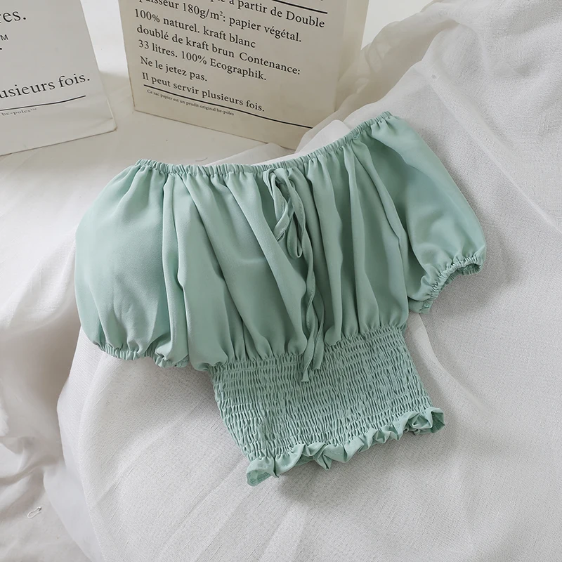 Женская летняя рубашка с воротником лодочкой рукавами фонариками и оборками