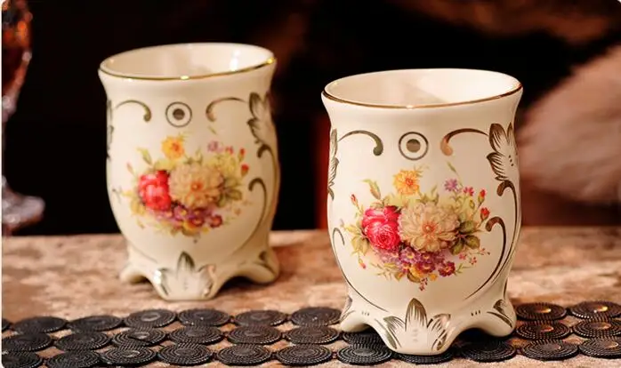 Высококачественные керамические наборы для ванной в европейском стиле Jingdezhen/1 бутылка для эмульсии/1 мыльница/2 чашки/1 держатель для зубных щеток