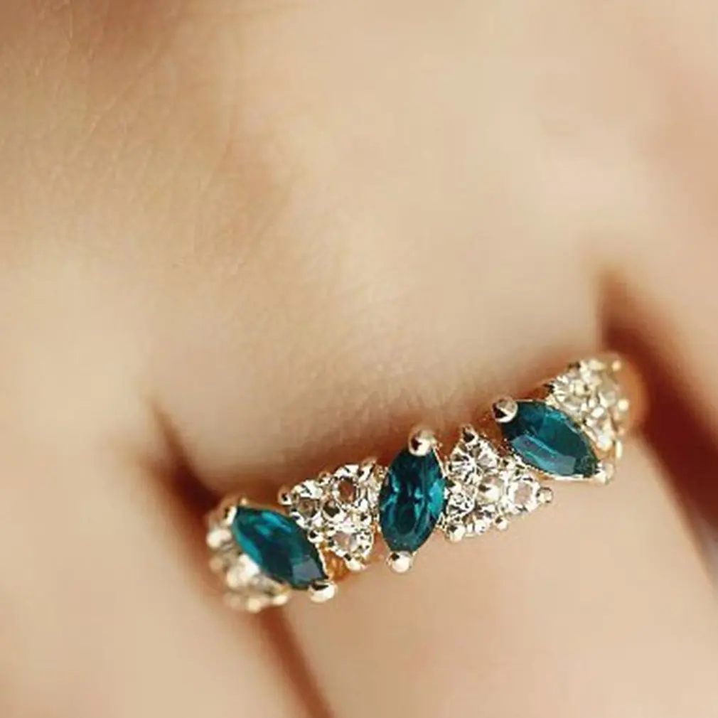 Женское Обручальное кольцо с геометрическим узором зеленое модное со стразами