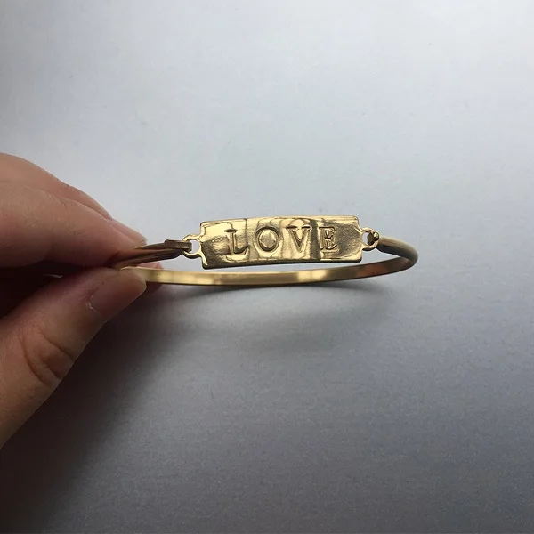 love Из нержавеющей стали ЛЮБОВЬ Бесконечность Крест четыре амулет Клевер женщина браслет на запястье мужчины золотой тон новая мода на продажу оптом - Окраска металла: love