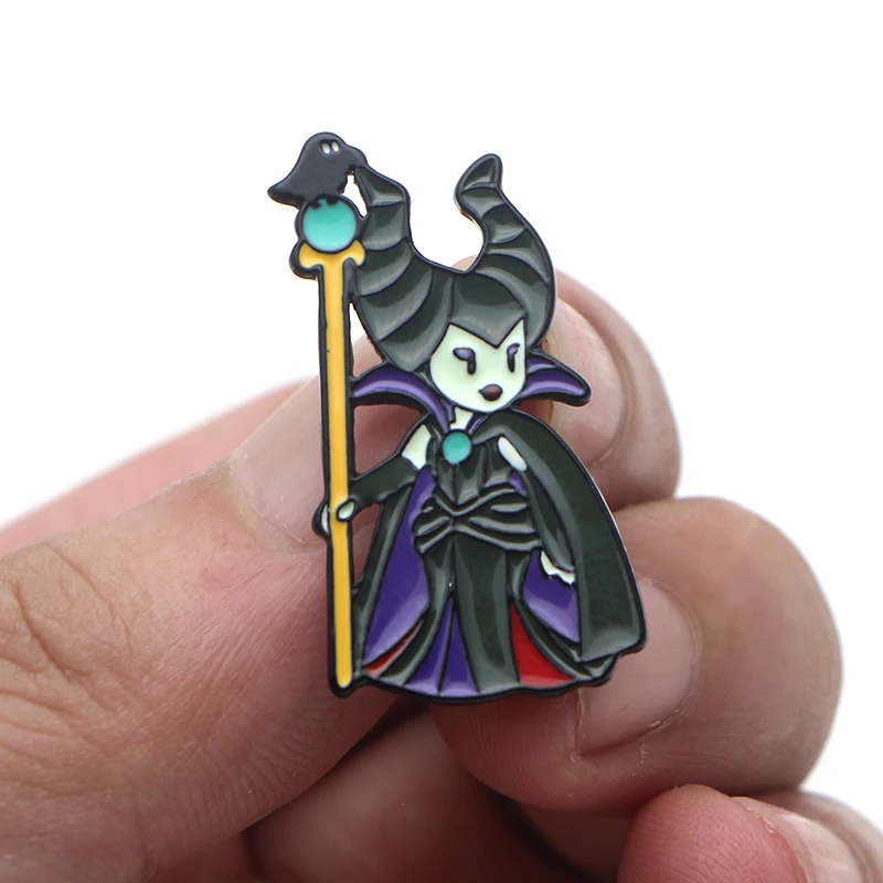 P3702 Dongmanli забавные Maleficent queen эмалированные булавки и броши для нагрудных штифтов рюкзак сумки значок милые подарки воротник ювелирные изделия