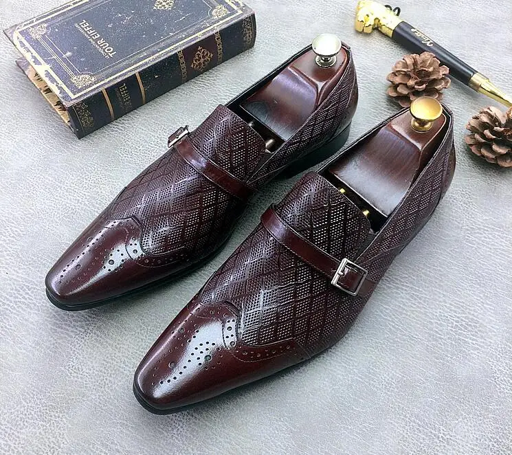 

Spring/Fall England Shoes Pointed Toe Leather Men Bullock Carved Fashion Slip on Buckle Banquet Shoes