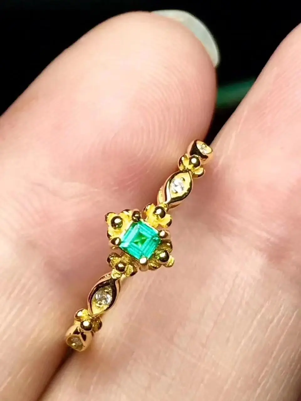 Женский ювелирный комплект из серебра 925 пробы с изумрудом 3 мм | Украшения и