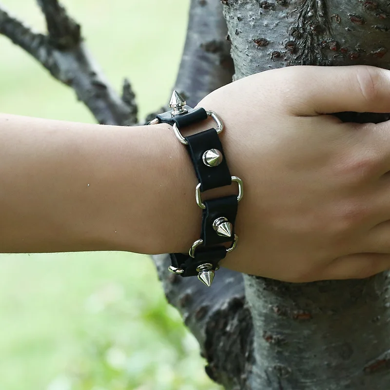 Мужской кожаный браслет в стиле панк-рок с заклепками серебристые черные коровья