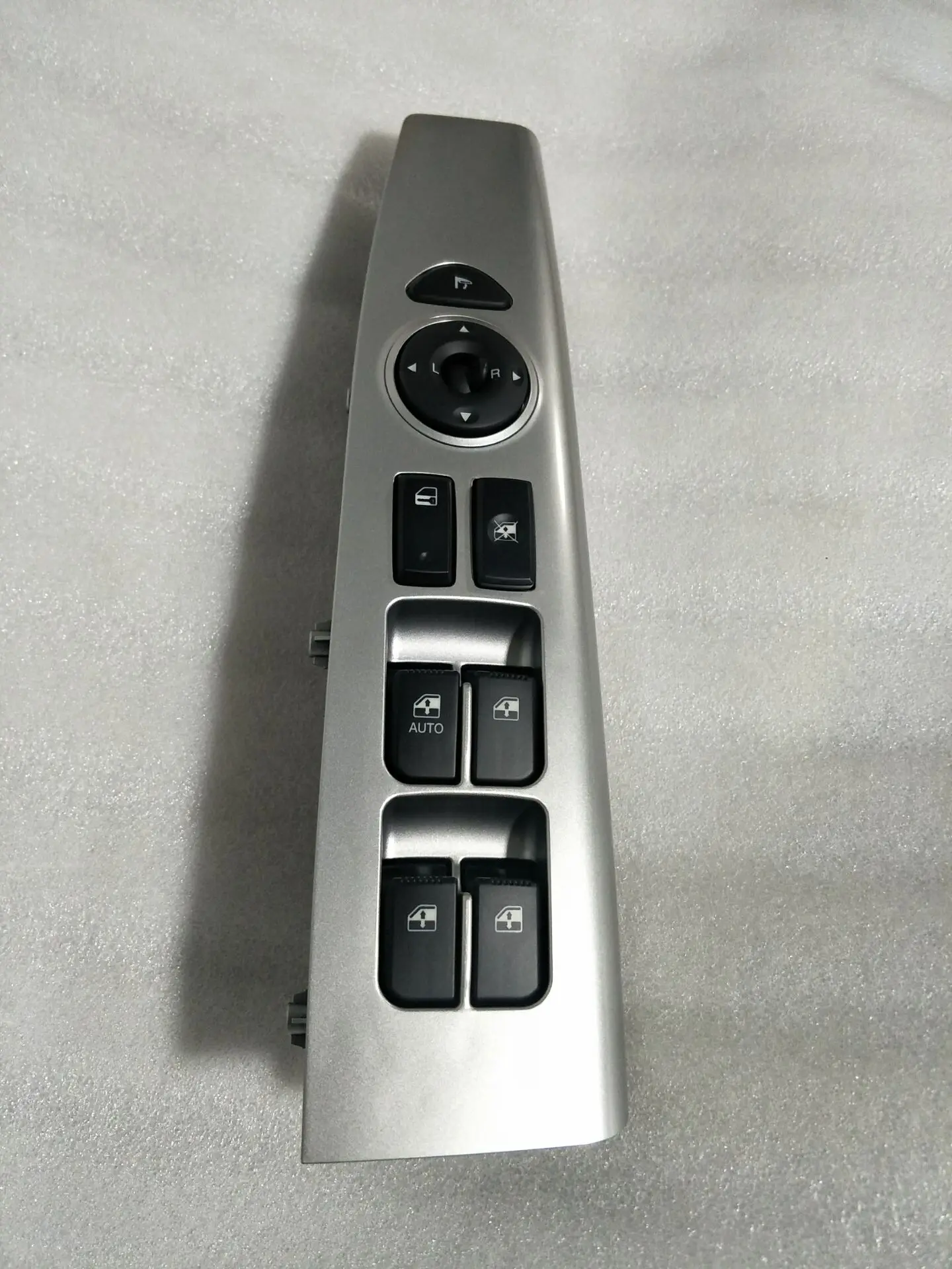 Window Main Switch Left For HYUNDAI SANTA FE CM 2007-2011 OEM 935702B100S4