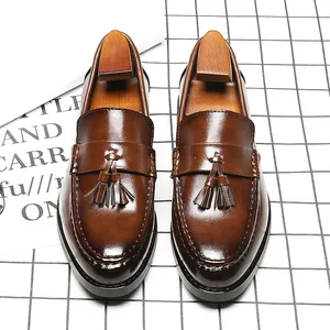 Мужские лоферы с острым носком в английском стиле, коричневыечерные дышащие лоферы в корейском стиле, деловая модельная обувь с бахромой