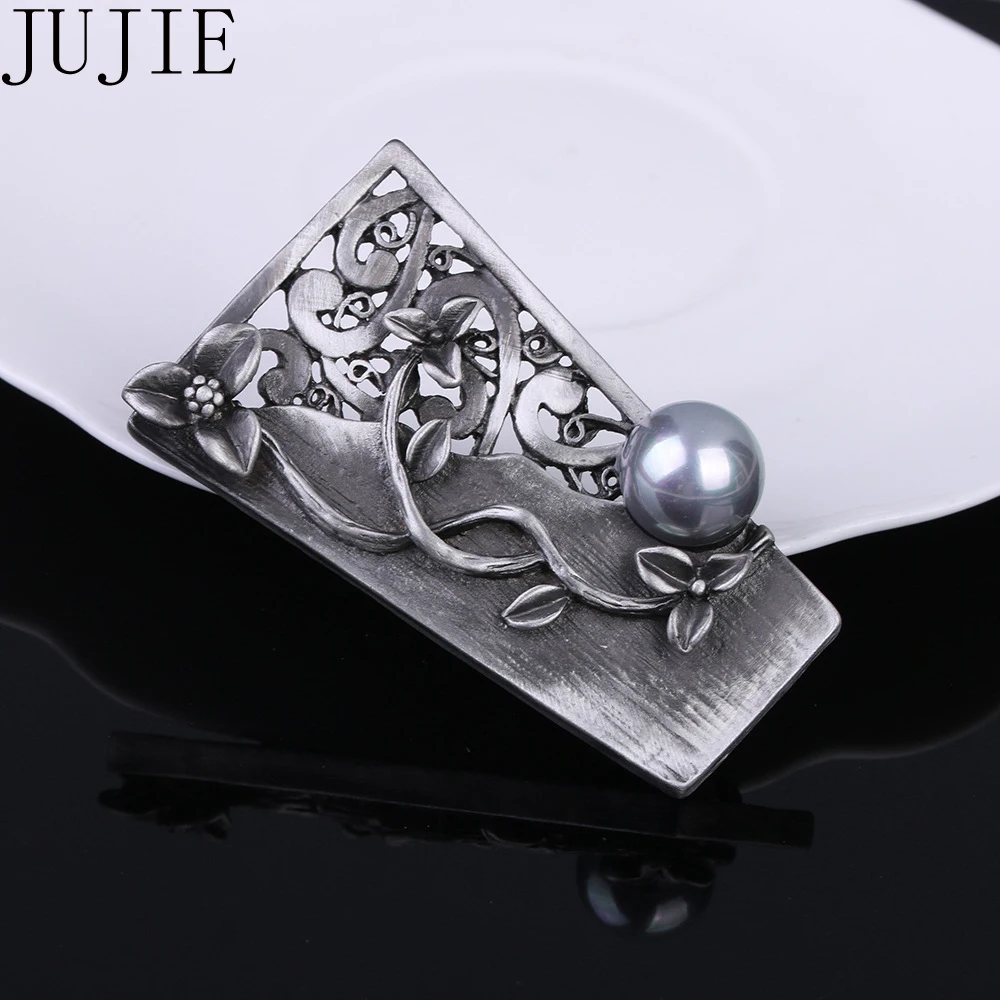 

JUJIE Vintage Geometric Flower Brooches For Women 2019 Hollow Pearl Brooch Pins Scarf Clothing Jewelry Accessories