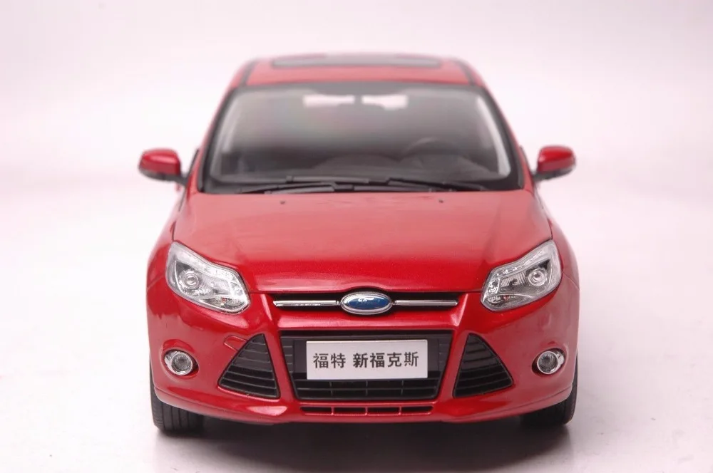 1:18 литая модель для Ford Focus 2012 красный хэтчбек игрушечный автомобиль миниатюрная Коллекция подарков Фристайл