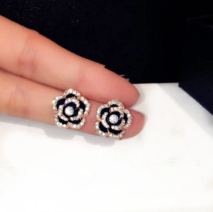 

Elegant Camellia Zircon Stud Earrings Famous Design Rhinestone Earring for Women Bijoux Fashion Jewelry Accessories Gift NWL1448