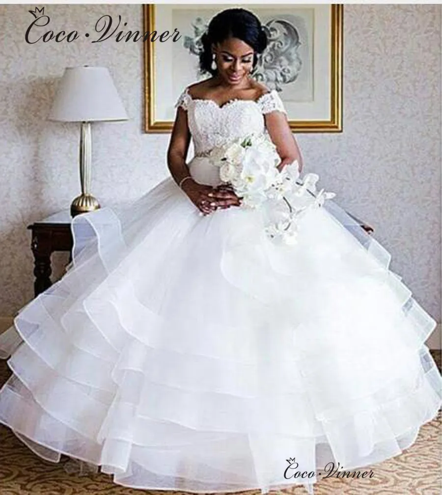 

Cap Sleeve Lace Appliques Organza Ball Gown Wedding Dress Plus Size Bride Dress Ruffles Skirt Vestido De Noiva W0434