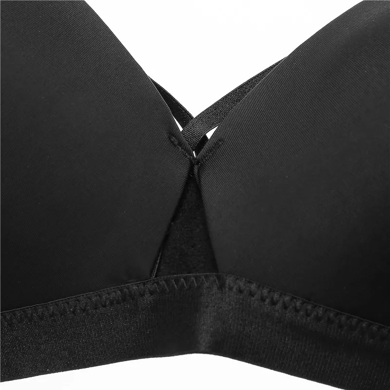 Женский бюстгальтер с глубоким треугольным вырезом мягкий однотонный без