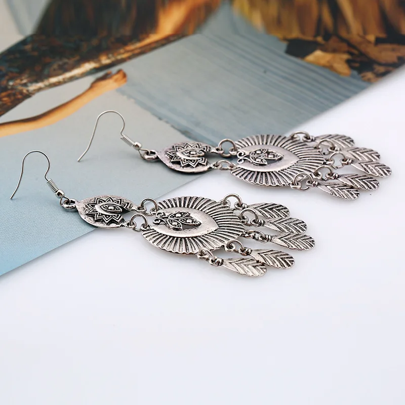 Lzhlq Винтаж из металла с кисточками и изображением этнические сережки в виде