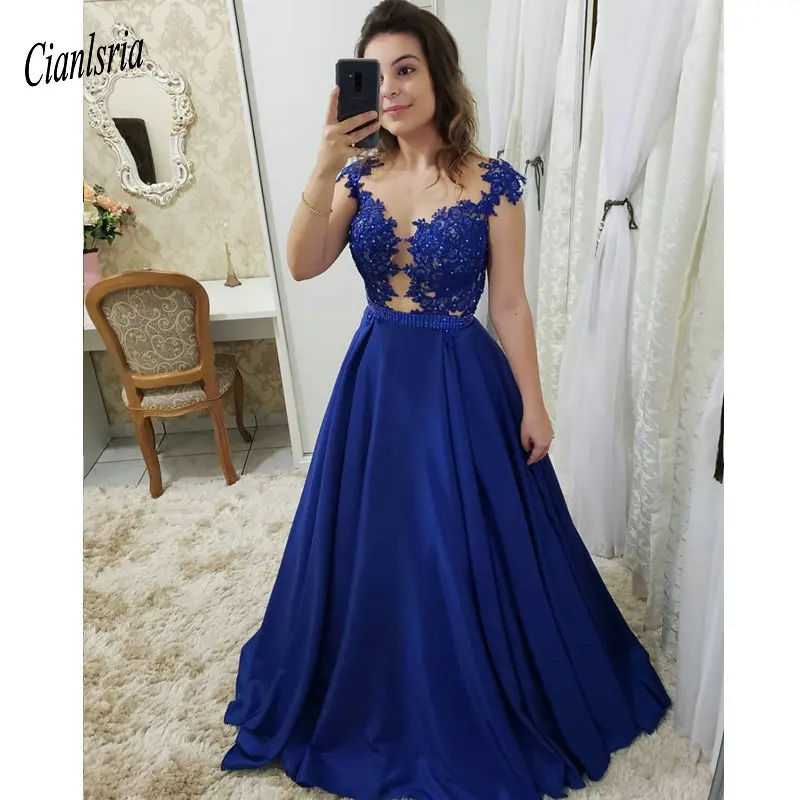 

Женское вечернее платье с V-образным вырезом