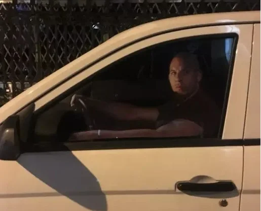 Прикольная наклейка для автомобиля с левой стороны боковое окно заднее стекло